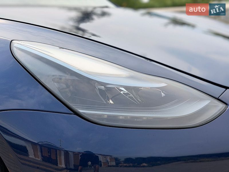 Седан Tesla Model 3 2023 в Киеве