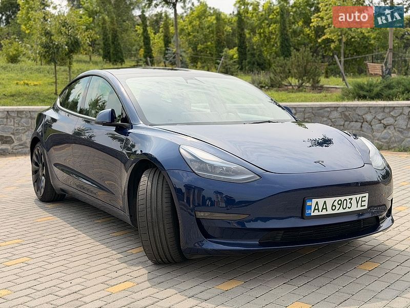 Седан Tesla Model 3 2023 в Киеве
