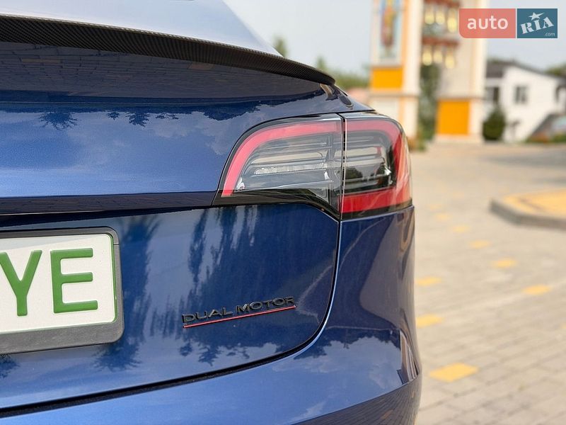 Седан Tesla Model 3 2023 в Киеве