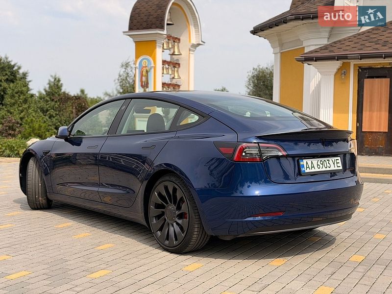 Седан Tesla Model 3 2023 в Киеве
