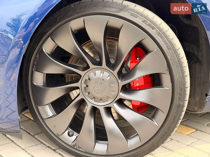 Седан Tesla Model 3 2023 в Киеве