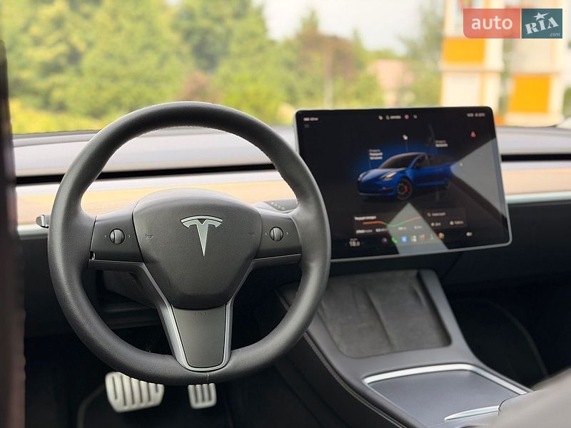 Седан Tesla Model 3 2023 в Киеве