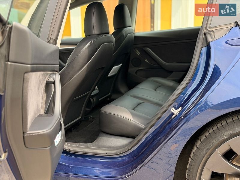 Седан Tesla Model 3 2023 в Киеве