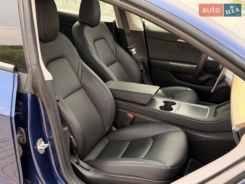 Седан Tesla Model 3 2023 в Киеве