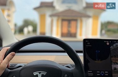 Седан Tesla Model 3 2023 в Киеве