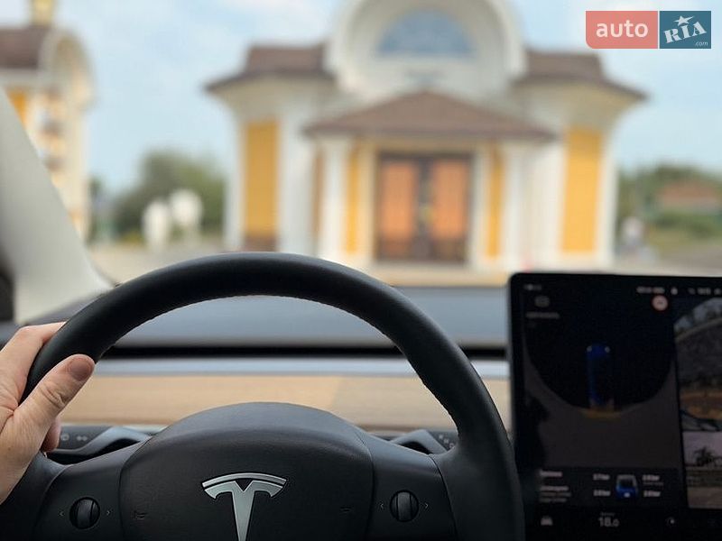 Седан Tesla Model 3 2023 в Киеве
