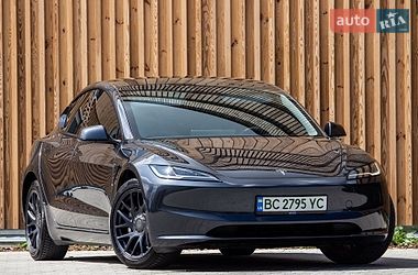 Tesla Model 3  2024