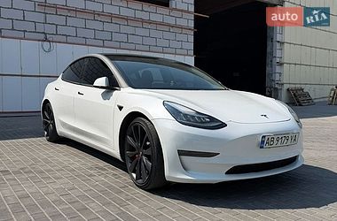 Tesla Model 3  2020