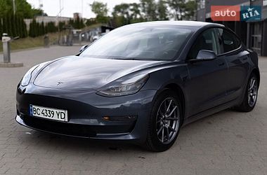 Tesla Model 3  2022