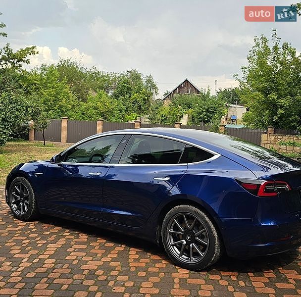 Седан Tesla Model 3 2020 в Запоріжжі