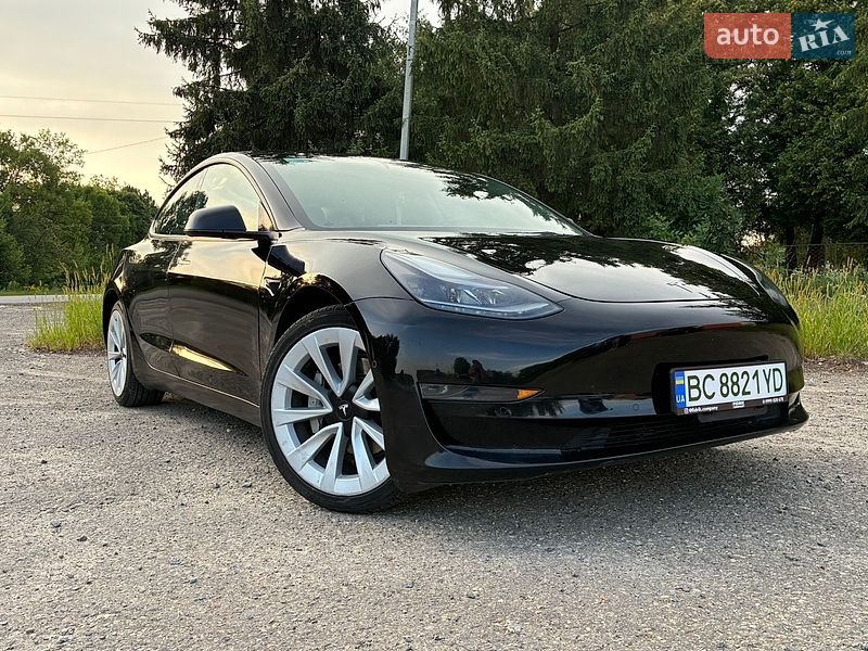 Седан Tesla Model 3 2022 в Дрогобичі