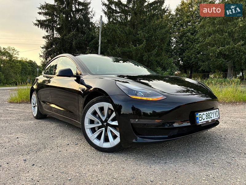 Седан Tesla Model 3 2022 в Дрогобичі