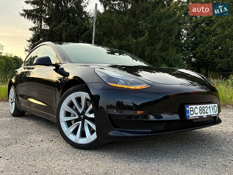 Седан Tesla Model 3 2022 в Дрогобичі