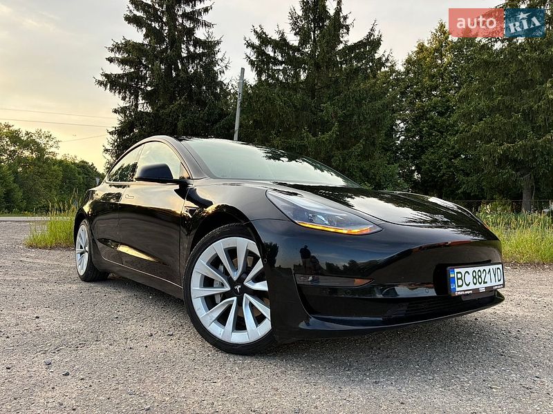 Седан Tesla Model 3 2022 в Дрогобичі