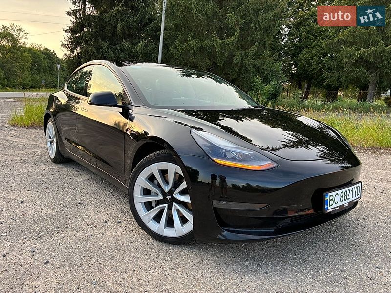 Седан Tesla Model 3 2022 в Дрогобичі