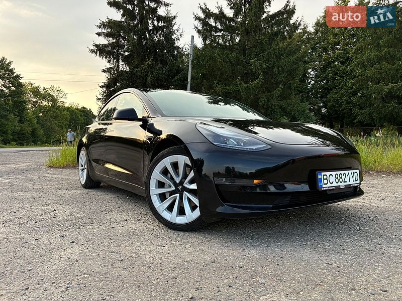 Седан Tesla Model 3 2022 в Дрогобичі