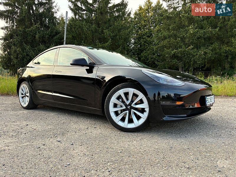 Седан Tesla Model 3 2022 в Дрогобичі