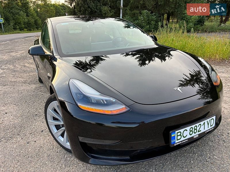 Седан Tesla Model 3 2022 в Дрогобичі