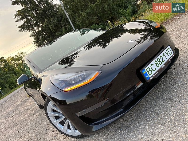 Седан Tesla Model 3 2022 в Дрогобичі