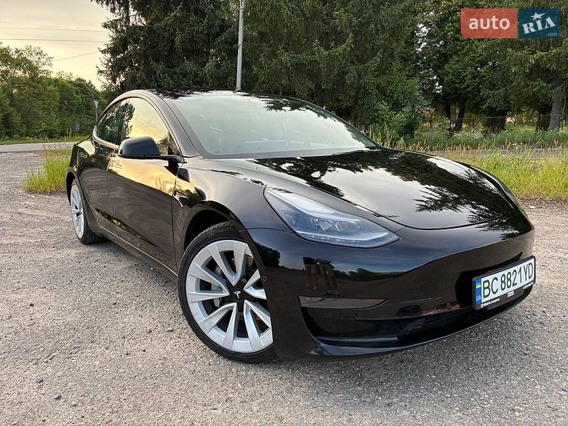 Седан Tesla Model 3 2022 в Дрогобичі