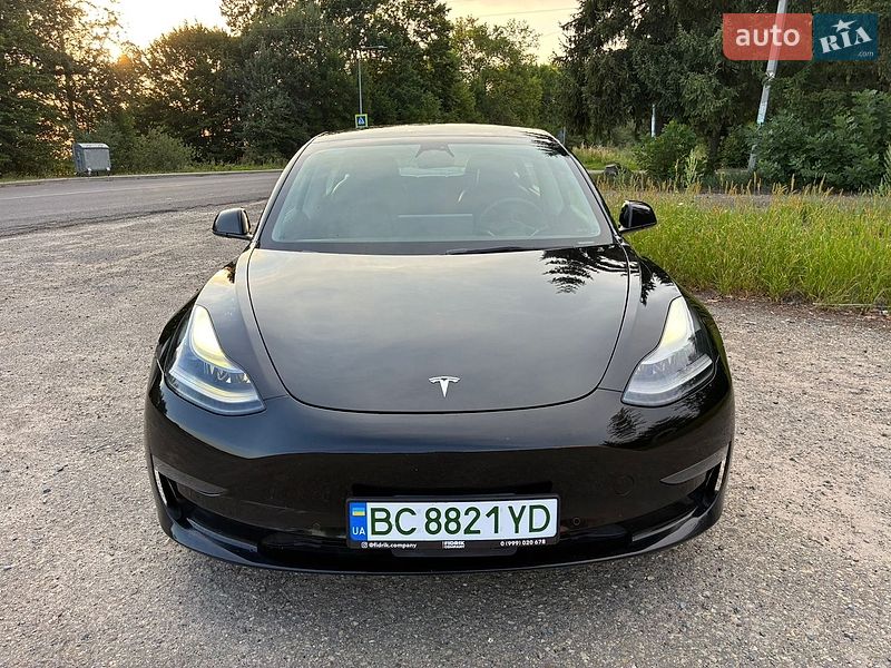 Седан Tesla Model 3 2022 в Дрогобичі
