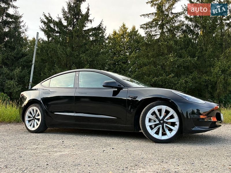 Седан Tesla Model 3 2022 в Дрогобичі