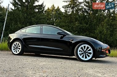 Седан Tesla Model 3 2022 в Дрогобичі