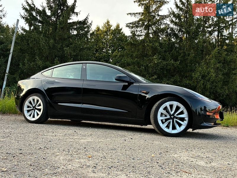 Седан Tesla Model 3 2022 в Дрогобичі