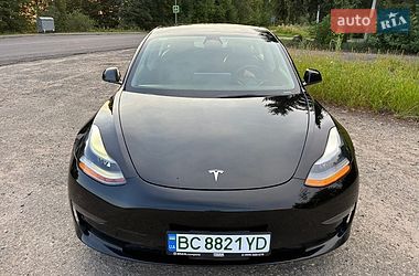 Седан Tesla Model 3 2022 в Дрогобичі