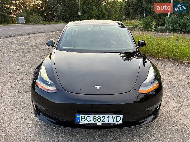 Седан Tesla Model 3 2022 в Дрогобичі