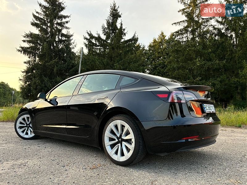 Седан Tesla Model 3 2022 в Дрогобичі