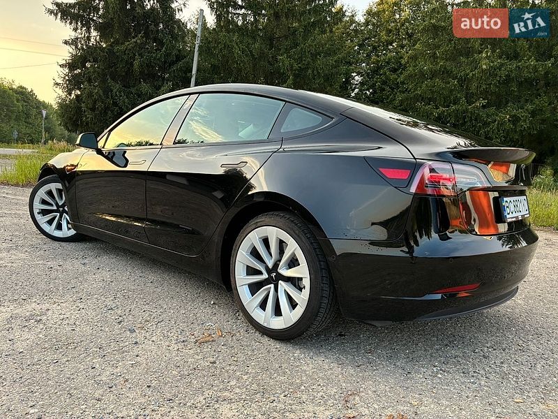 Седан Tesla Model 3 2022 в Дрогобичі