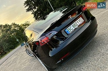Седан Tesla Model 3 2022 в Дрогобичі