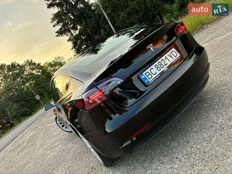 Седан Tesla Model 3 2022 в Дрогобичі