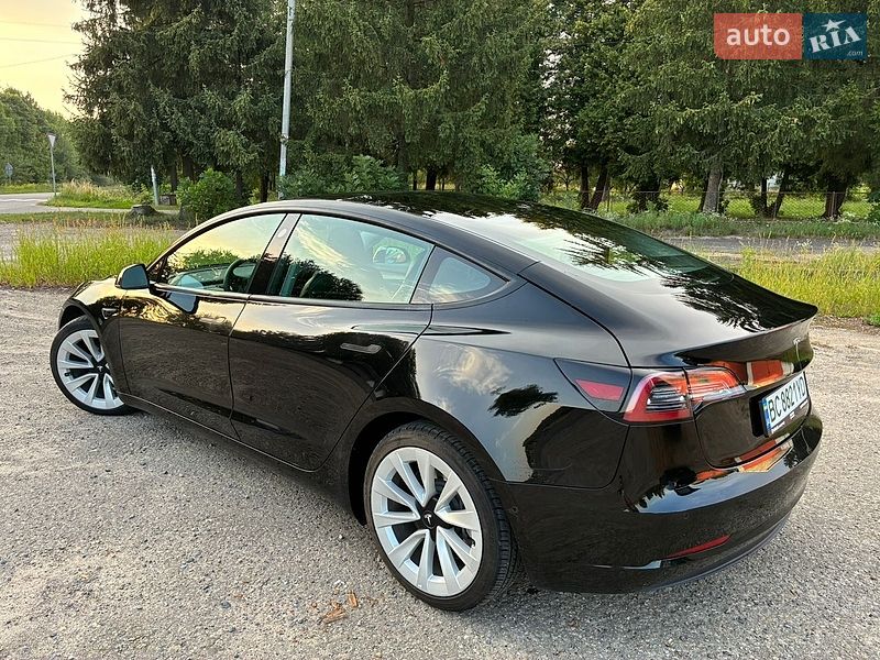 Седан Tesla Model 3 2022 в Дрогобичі