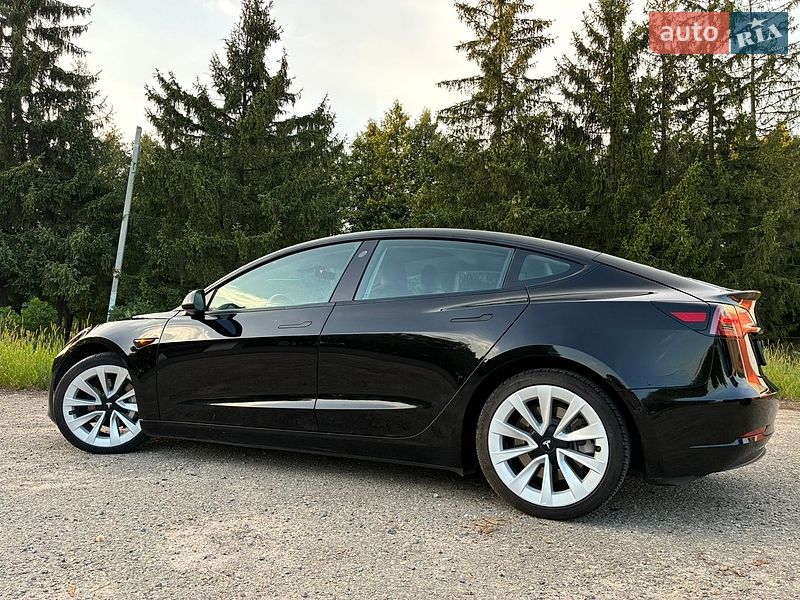 Седан Tesla Model 3 2022 в Дрогобичі