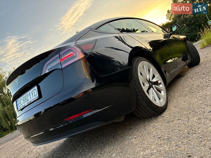 Седан Tesla Model 3 2022 в Дрогобичі