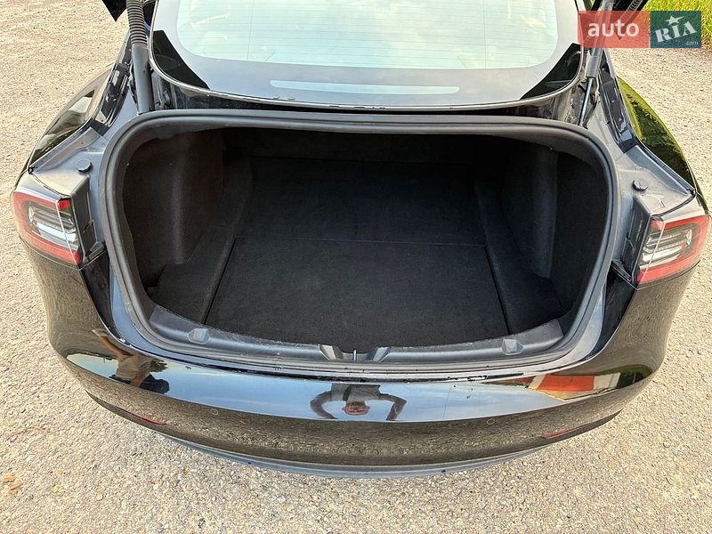 Седан Tesla Model 3 2022 в Дрогобичі