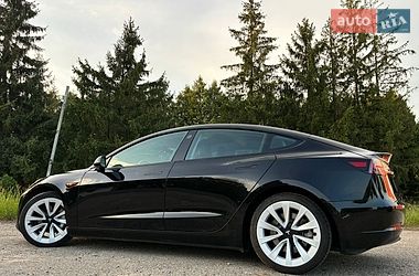 Седан Tesla Model 3 2022 в Дрогобичі