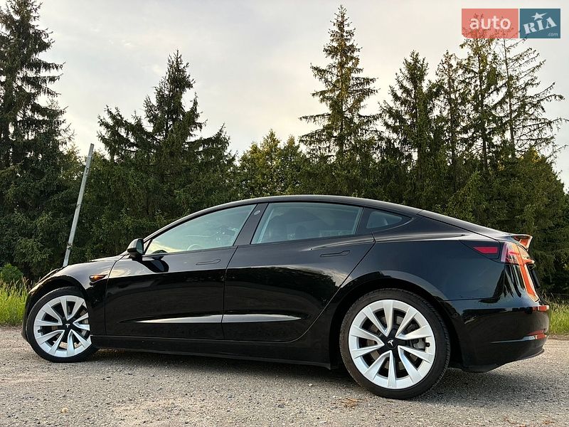 Седан Tesla Model 3 2022 в Дрогобичі