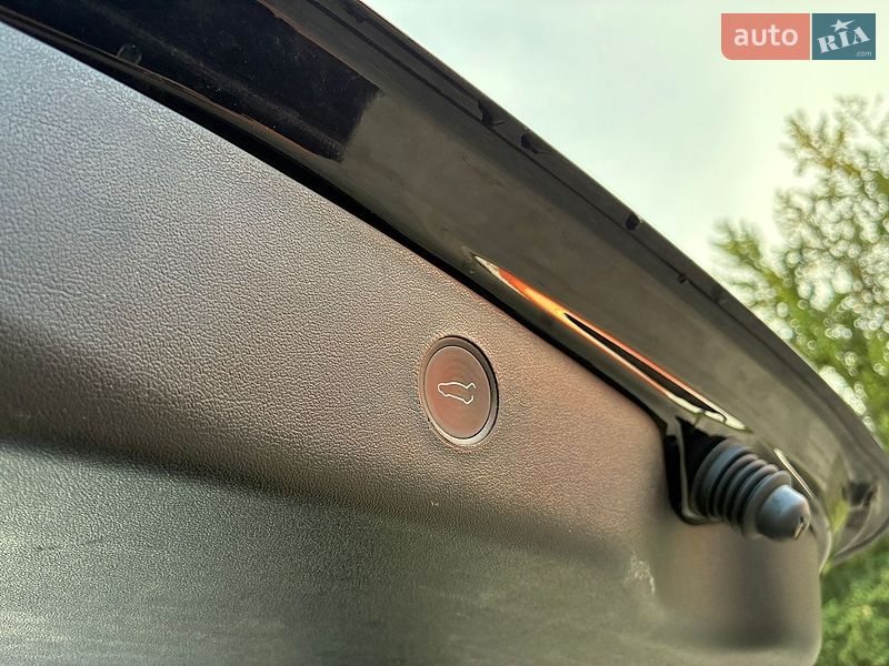 Седан Tesla Model 3 2022 в Дрогобичі