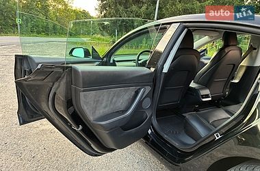 Седан Tesla Model 3 2022 в Дрогобичі