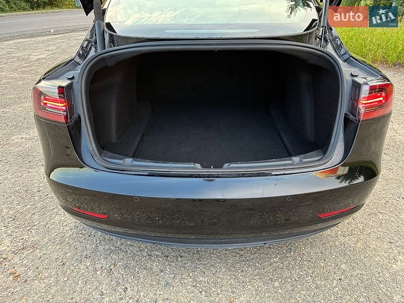 Седан Tesla Model 3 2022 в Дрогобичі