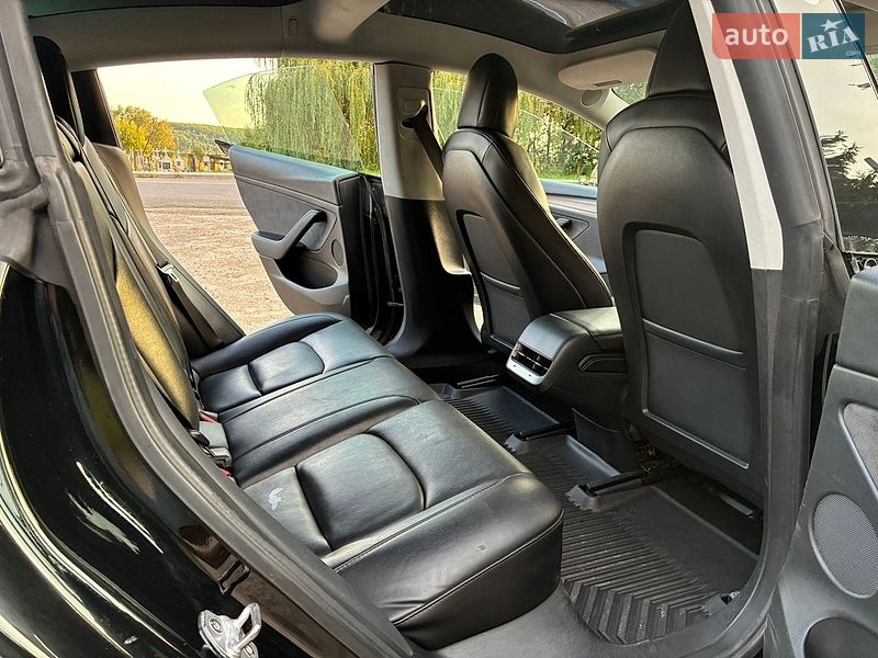 Седан Tesla Model 3 2022 в Дрогобичі