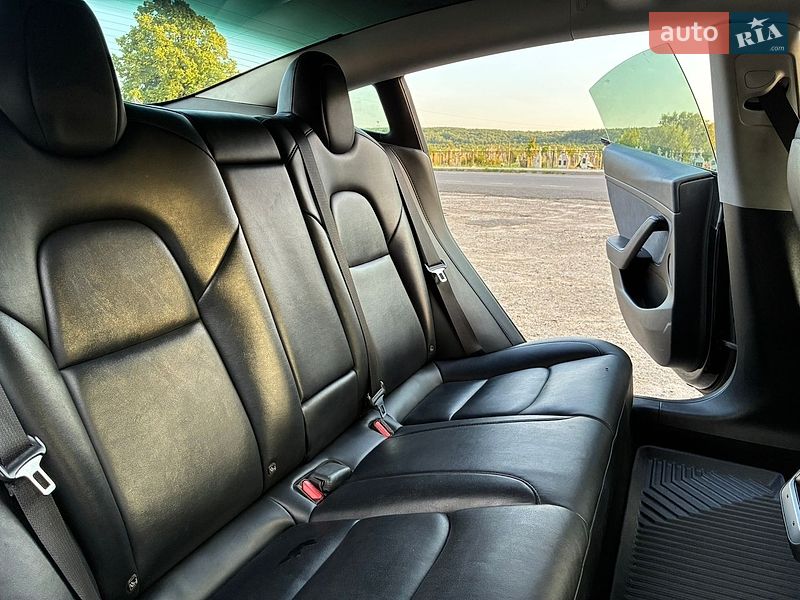 Седан Tesla Model 3 2022 в Дрогобичі