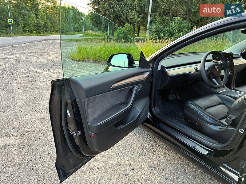 Седан Tesla Model 3 2022 в Дрогобичі