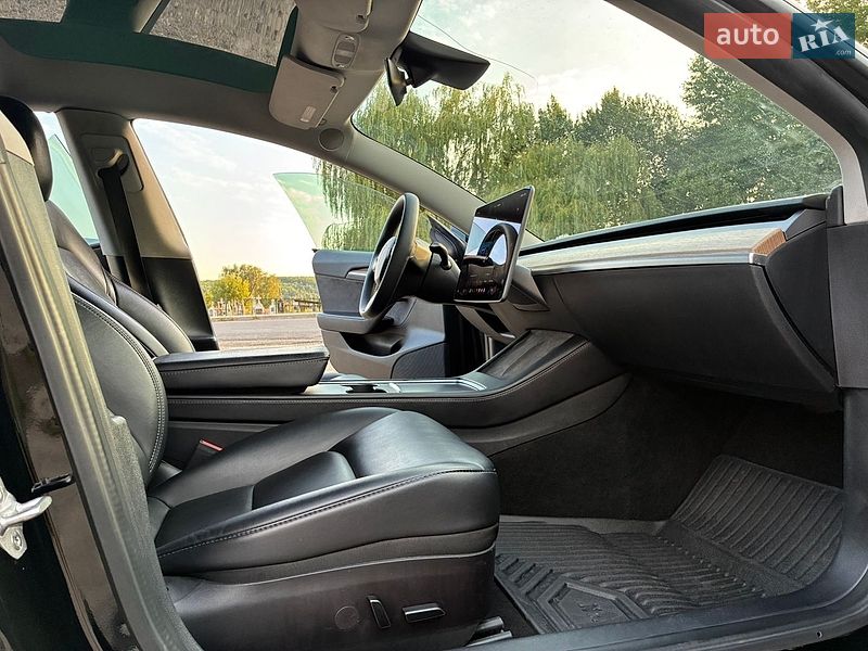 Седан Tesla Model 3 2022 в Дрогобичі