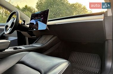 Седан Tesla Model 3 2022 в Дрогобичі