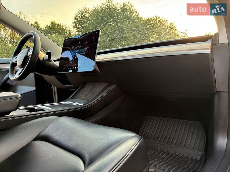 Седан Tesla Model 3 2022 в Дрогобичі