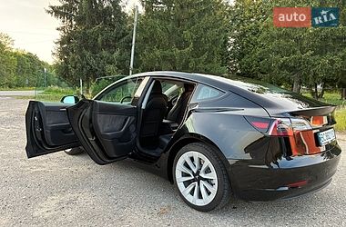 Седан Tesla Model 3 2022 в Дрогобичі